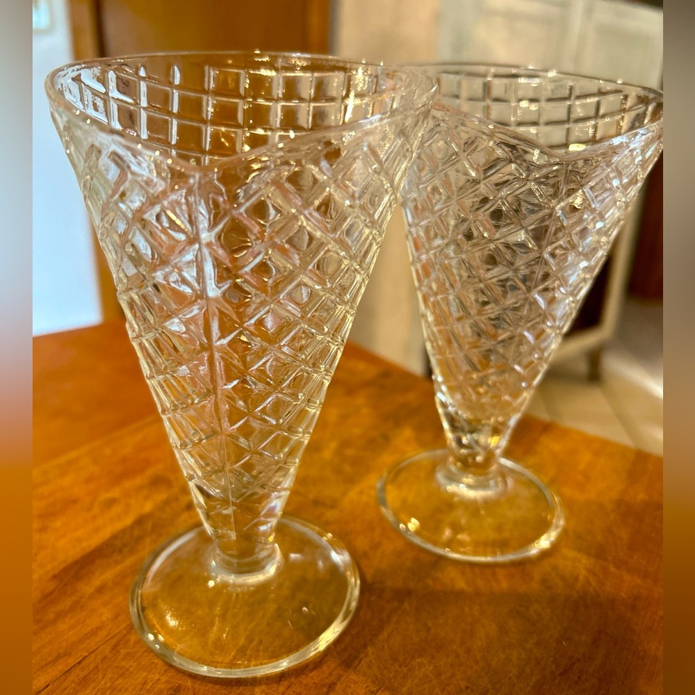 2 Bormioli Rocco Gelato Dessert Glasses Waffle Design made in Italy